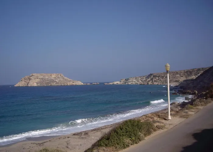 Private Beachfront House بيت للعطل *