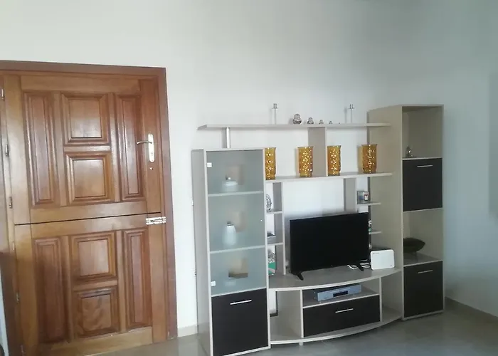 Private Beachfront House بيت للعطل *