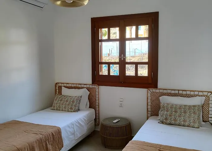 بيت للعطل Private Beachfront House Lefkos (Karpathos)